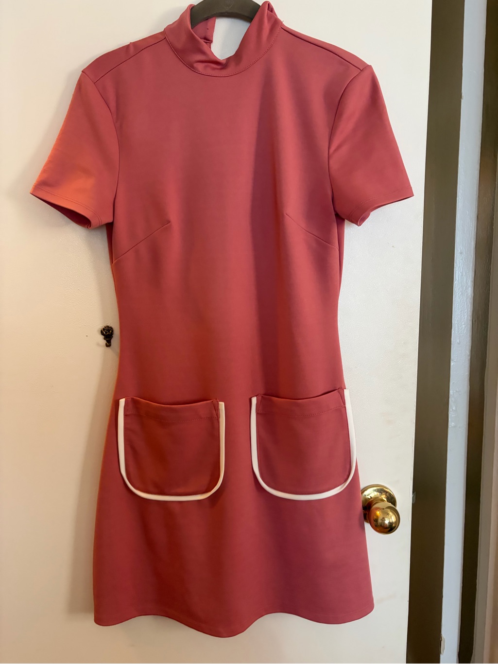 Short-Sleeve Mock Neck Mini Dress With Contrast Pockets - Rose